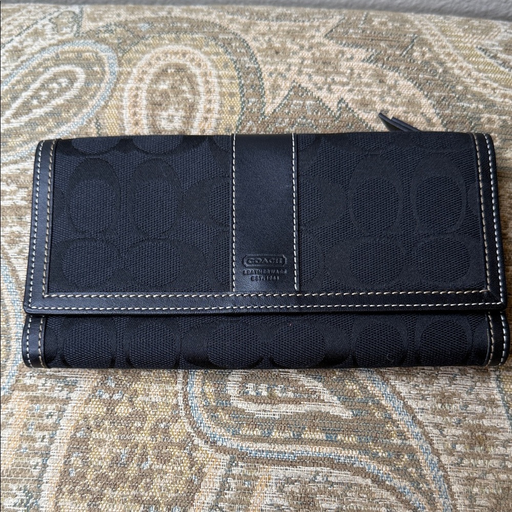 Coach Black Signature Wallet-New Trifold with change zipper